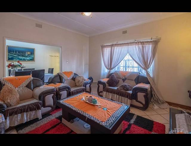 3 BEDROOM HOUSE FOR SALE IN KENSINGTON